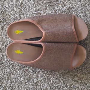 Womens size 9 Volatile